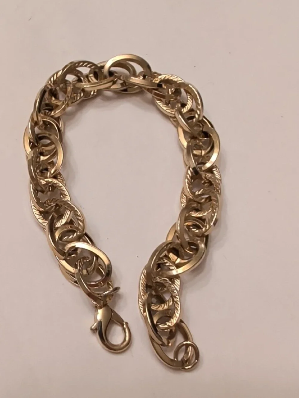 Elegant Gold-Tone Linked Bracelet - Women’s Fashion Jewelry